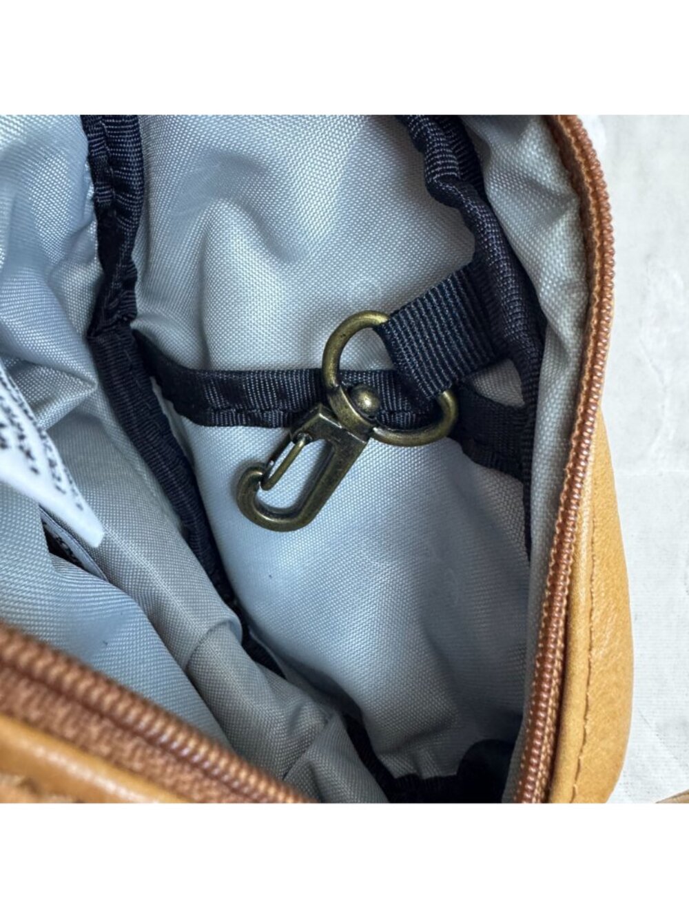 Vintage LL Bean AmeriBag Mini Sling Bag Crossbody or Leather Wristlet Tan OALY2 - Picture 9 of 10